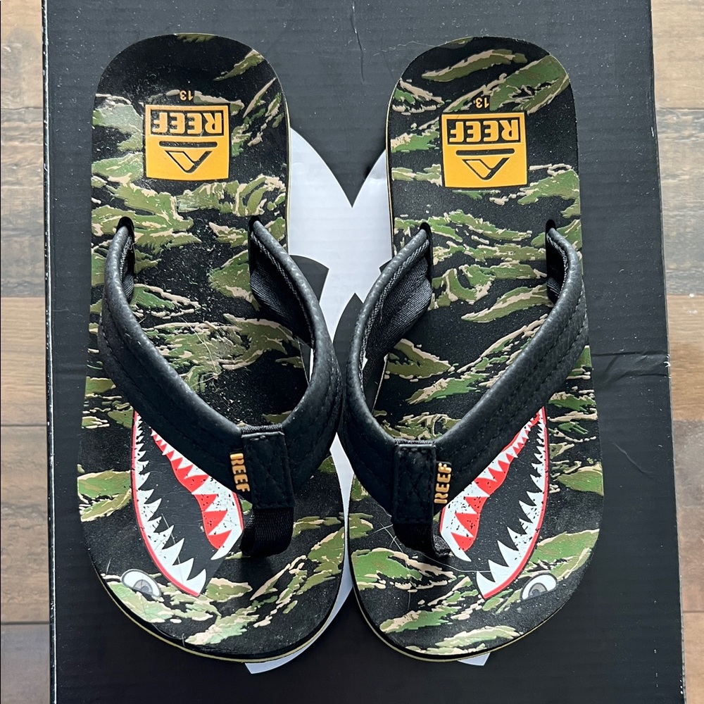 Reef Kids Green Camo Shark Flip Flops